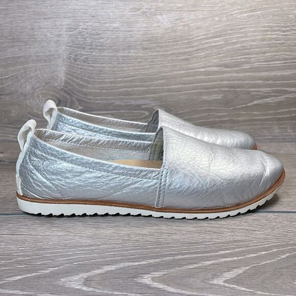 Sorel Ella Metallic Silver Leather Women’s Sz 6.5 Slip On Sawtooth Flats Loafers - Picture 1 of 10